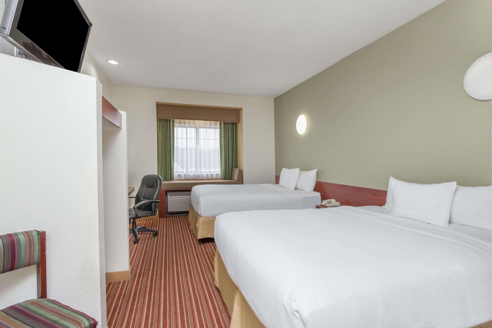 Days Inn By Wyndham Near Kansas Speedway Kansas City Eksteriør bilde