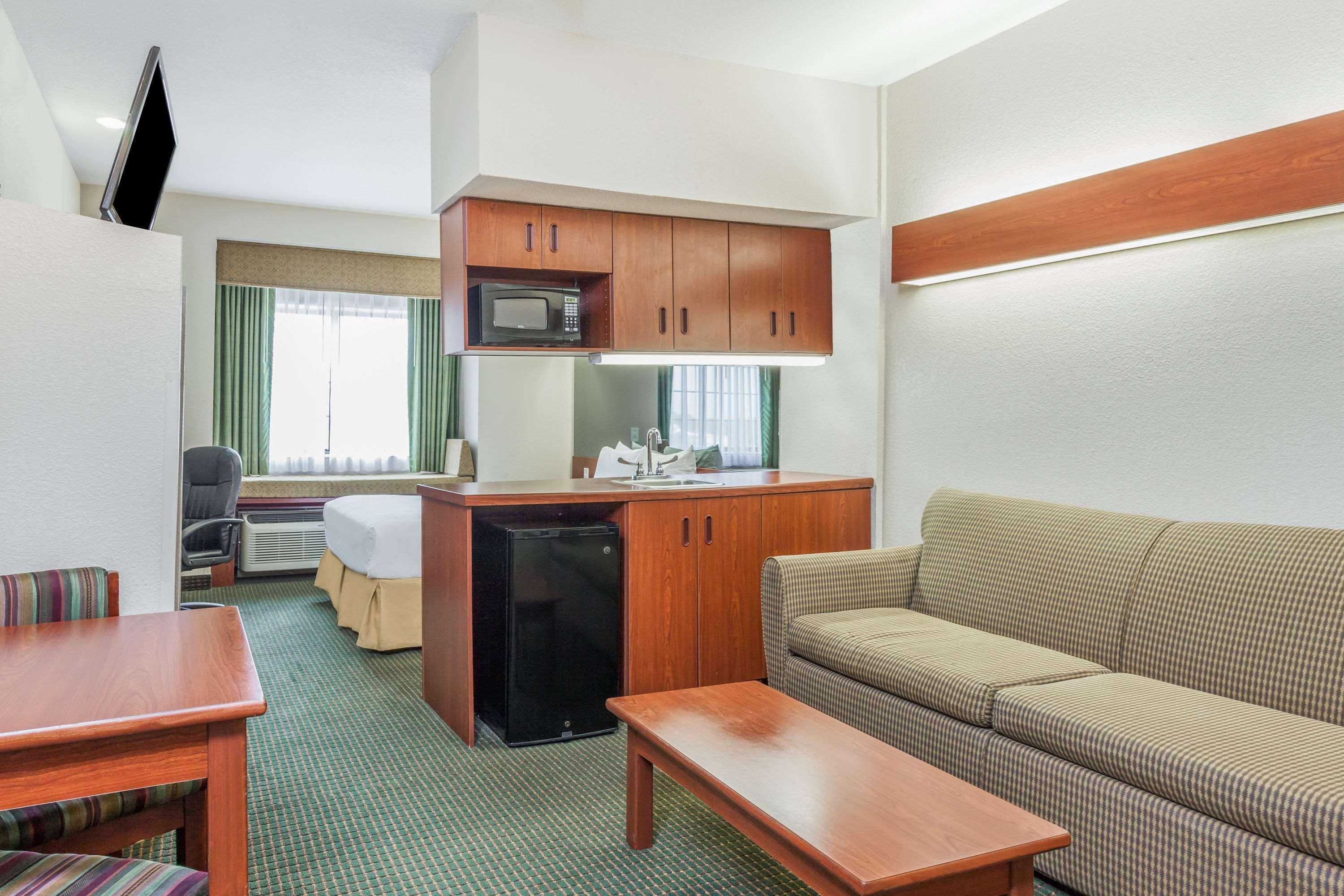 Days Inn By Wyndham Near Kansas Speedway Kansas City Eksteriør bilde