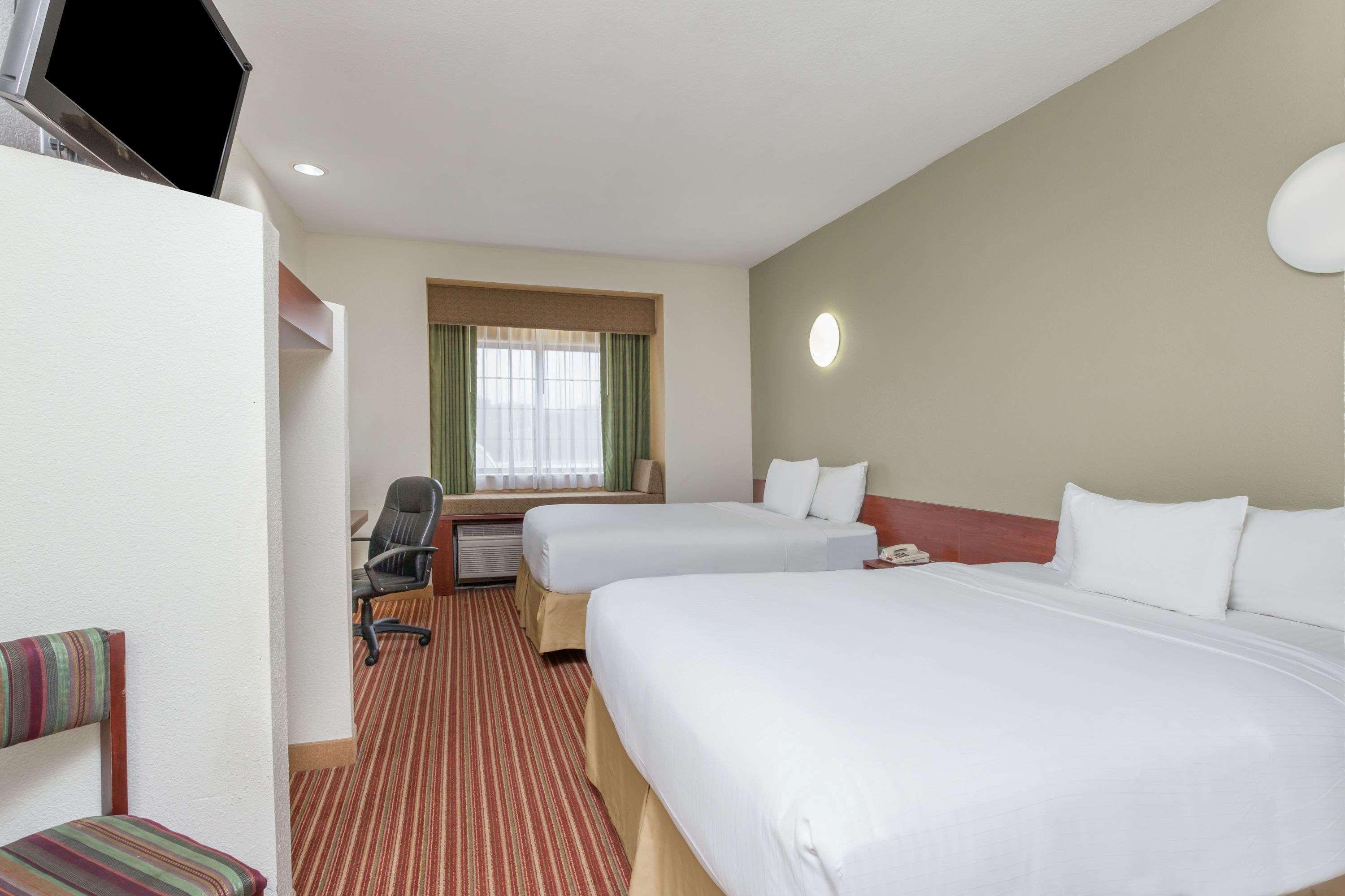 Days Inn By Wyndham Near Kansas Speedway Kansas City Eksteriør bilde