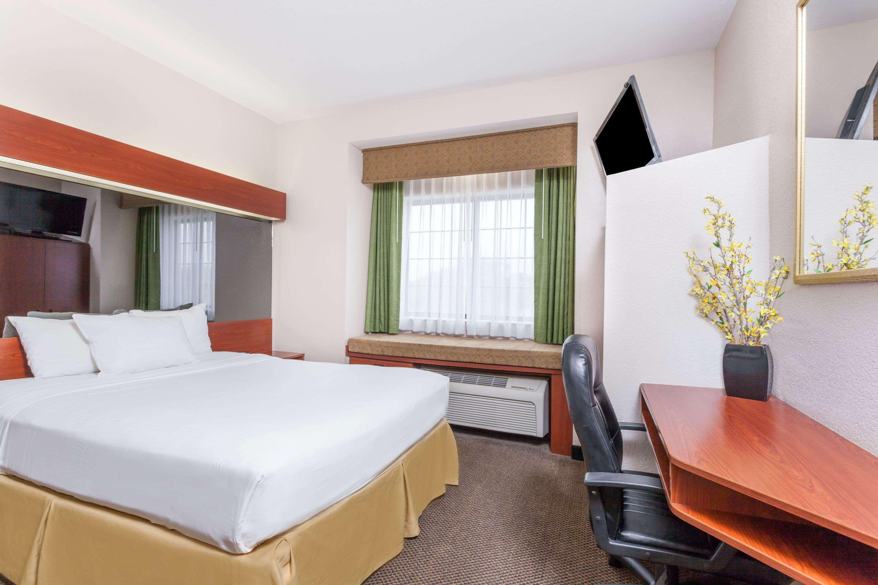 Days Inn By Wyndham Near Kansas Speedway Kansas City Eksteriør bilde