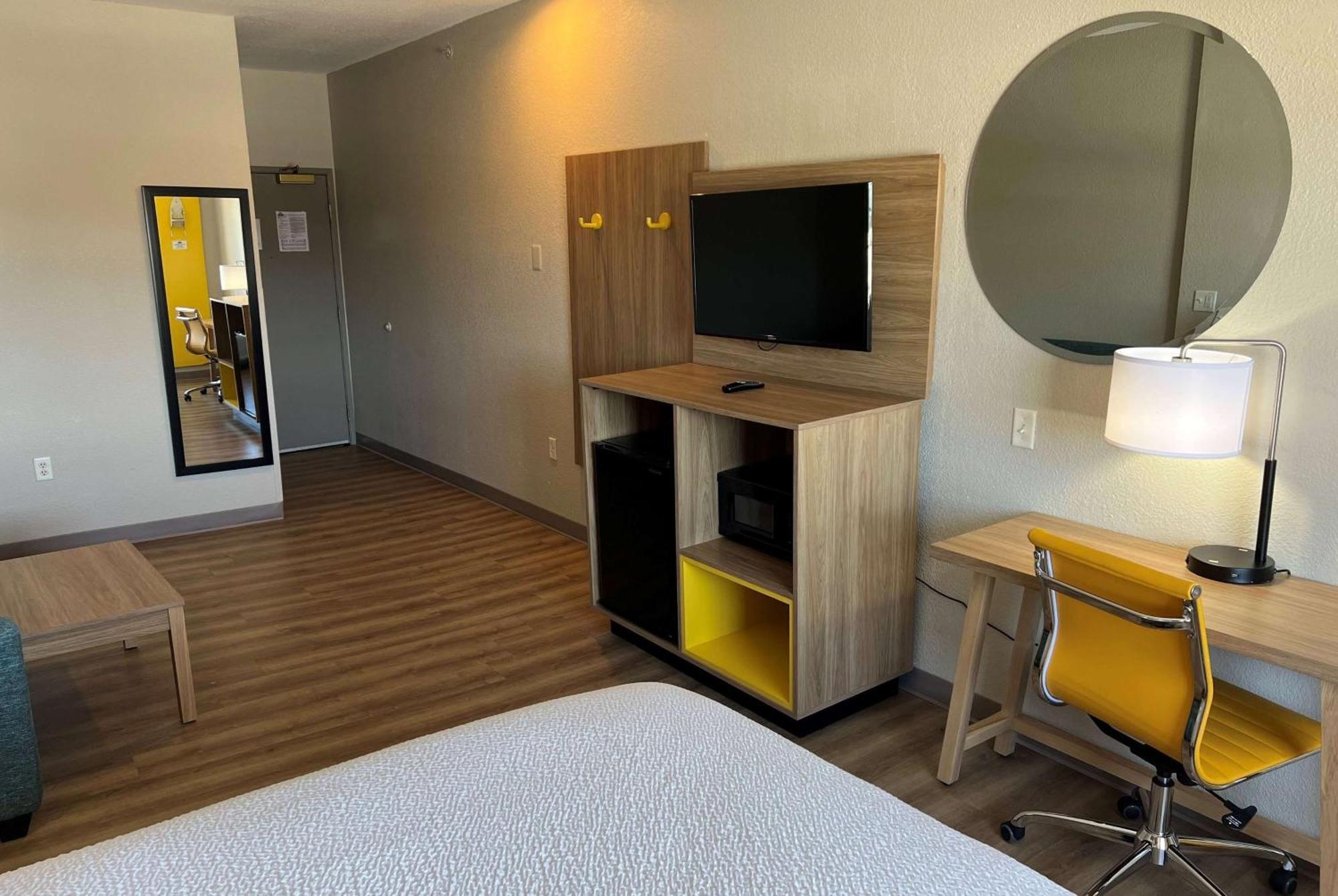 Days Inn By Wyndham Near Kansas Speedway Kansas City Eksteriør bilde