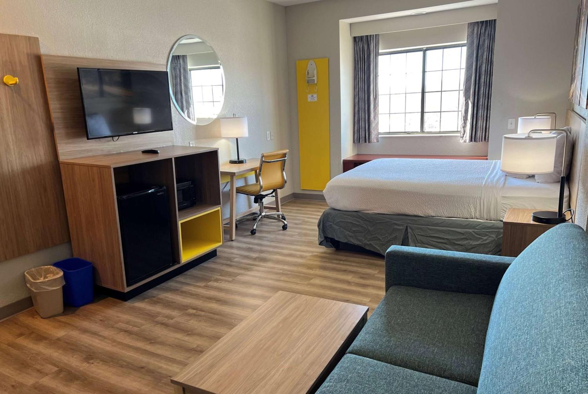 Days Inn By Wyndham Near Kansas Speedway Kansas City Eksteriør bilde