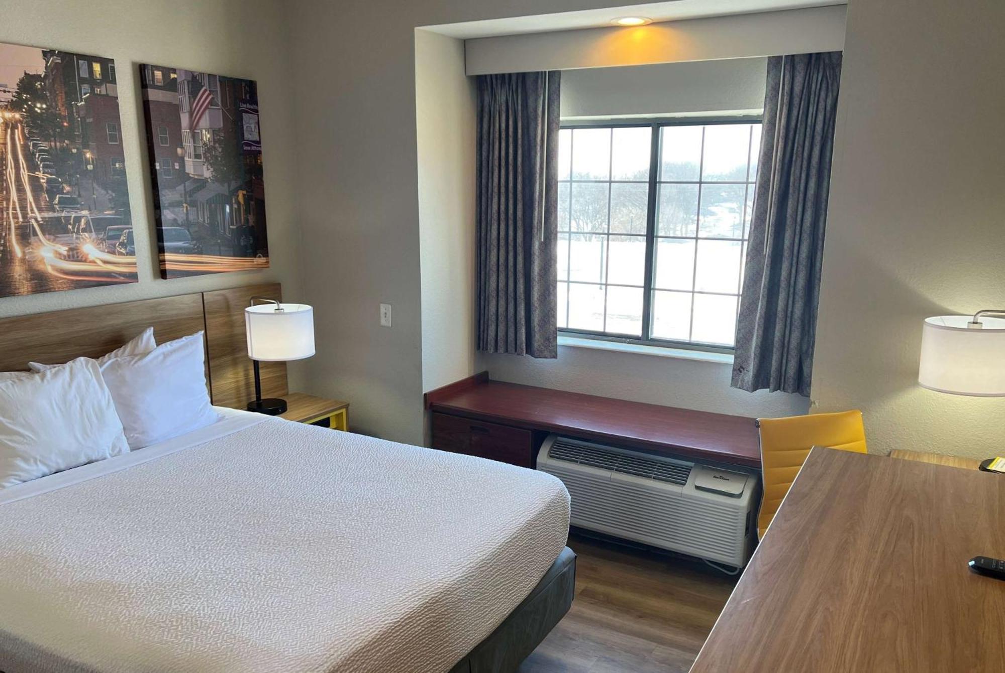Days Inn By Wyndham Near Kansas Speedway Kansas City Eksteriør bilde