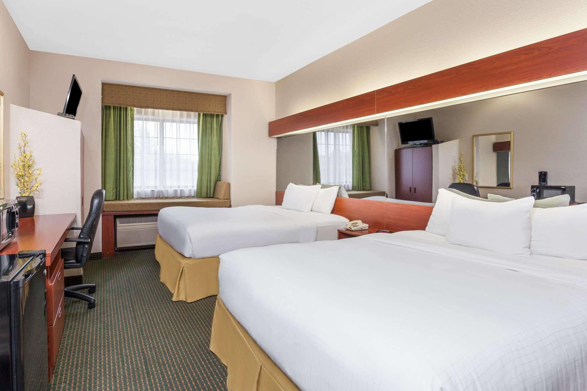 Days Inn By Wyndham Near Kansas Speedway Kansas City Eksteriør bilde